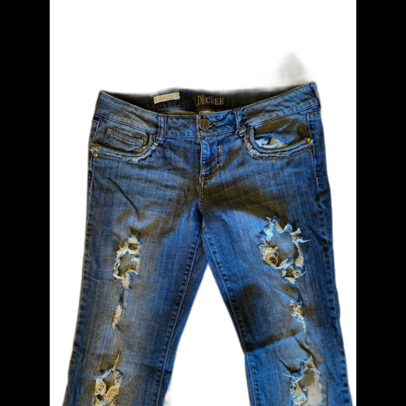 Decree Distressed Womens Jeans Size 9 Bootcut Lowrise Stylish Classy Comfortable - Picture 2 of 12